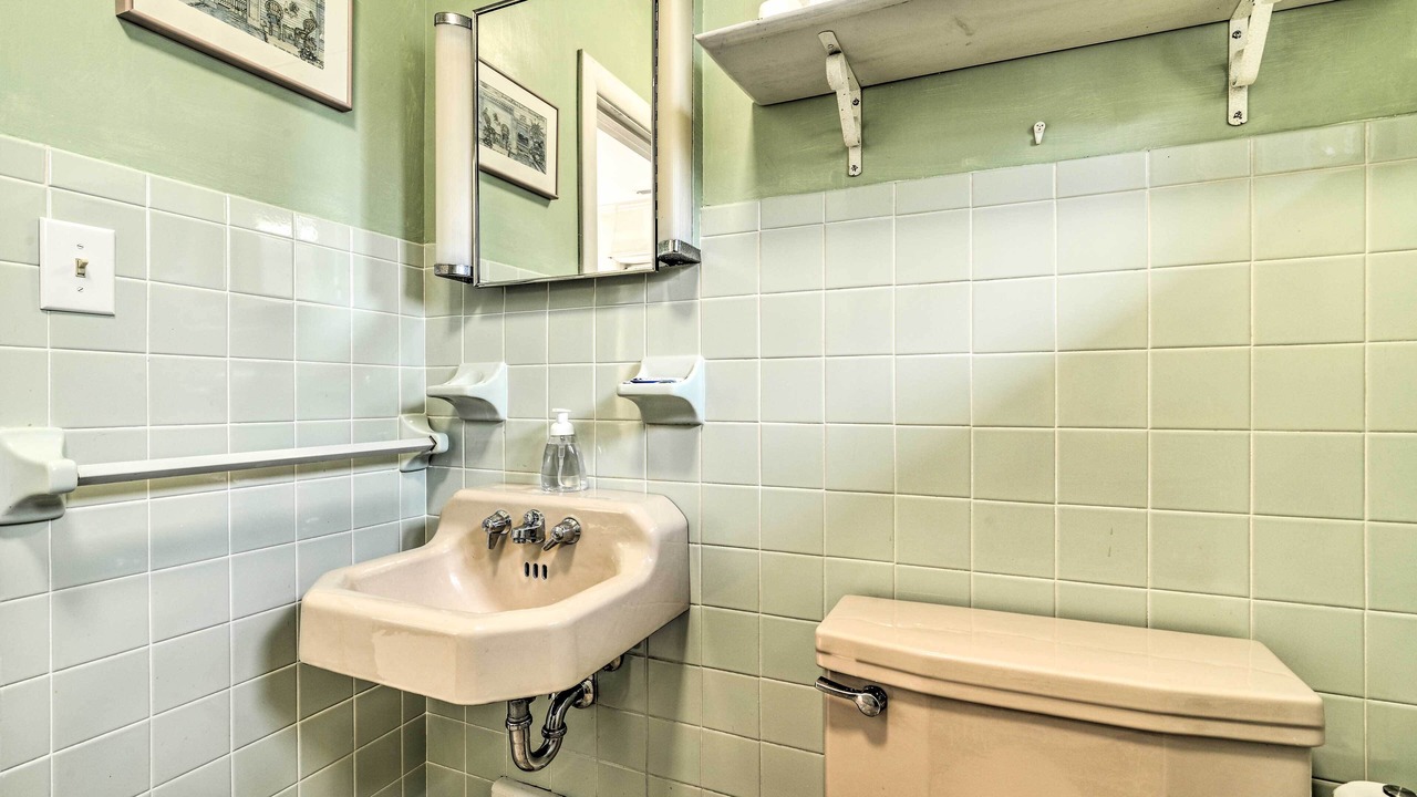 Photo of Bathroom in Davis Wharf