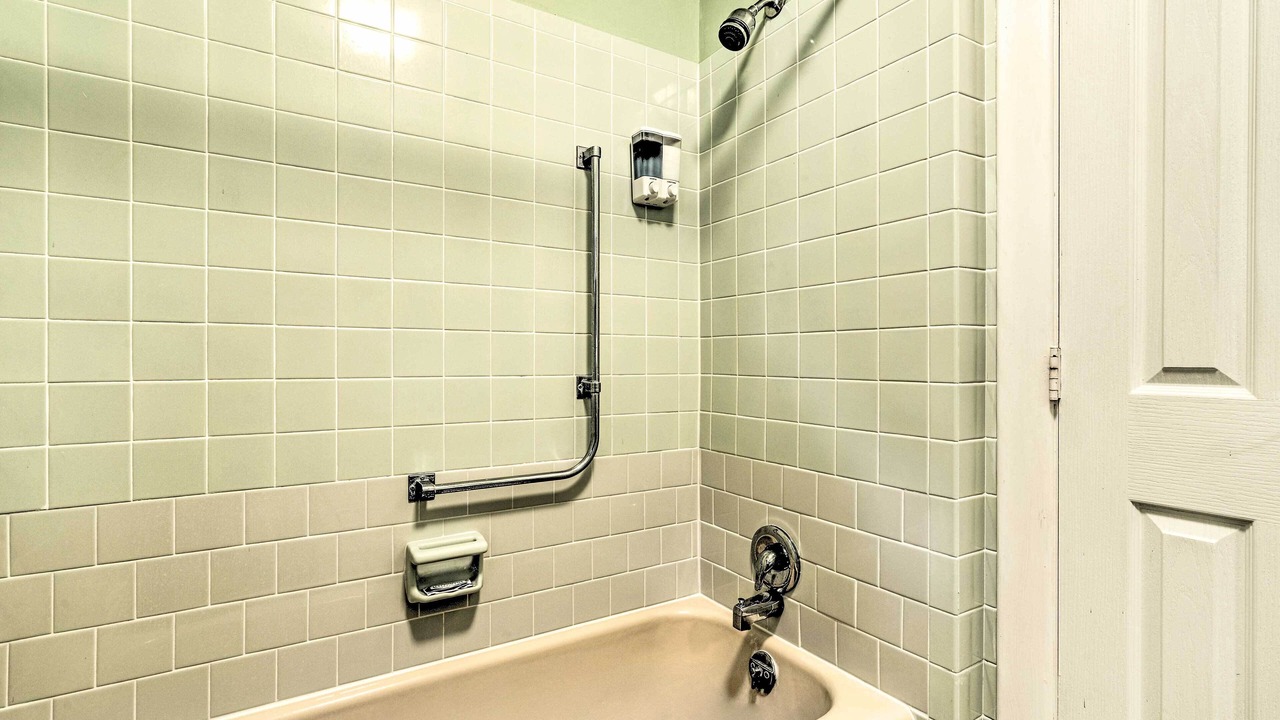Photo of Bathroom in Davis Wharf