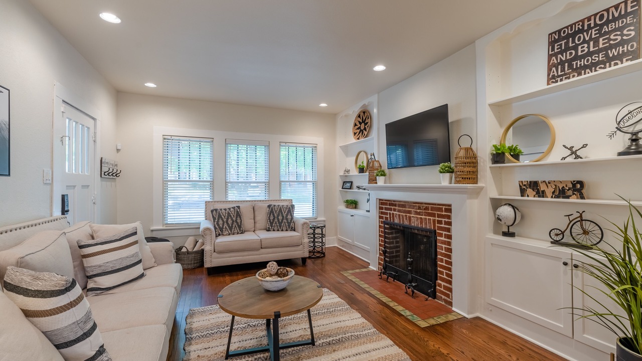 Photo of Livingroom in Mahncke Park
