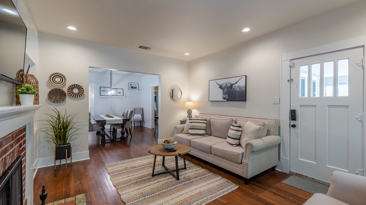 Photo of Livingroom in Mahncke Park