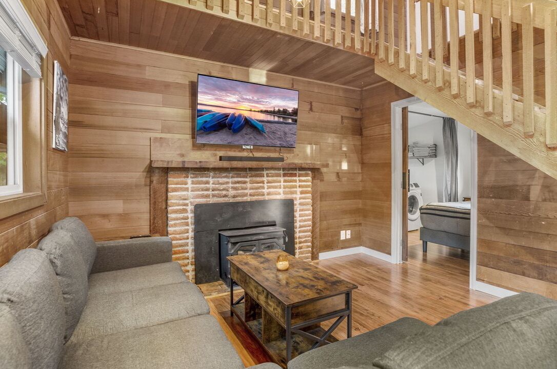 Photo of Livingroom in Gold Bar