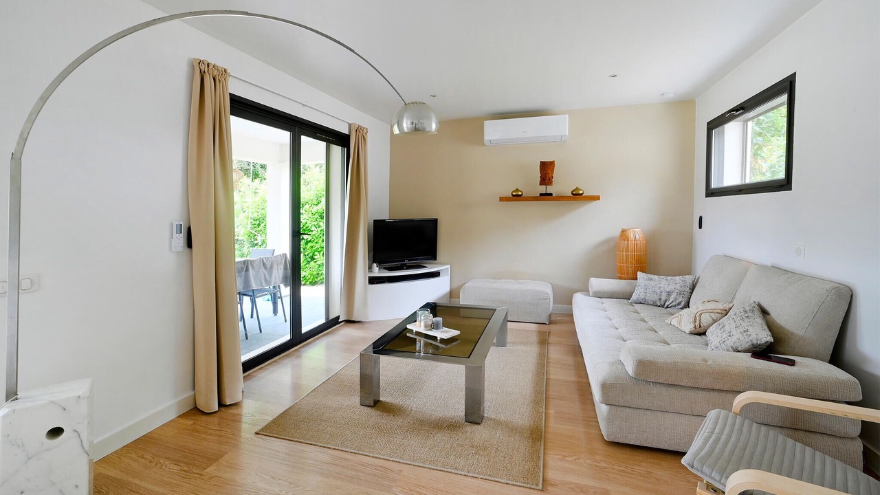 Photo of Bedroom in Saint-Laurent-des-Arbres