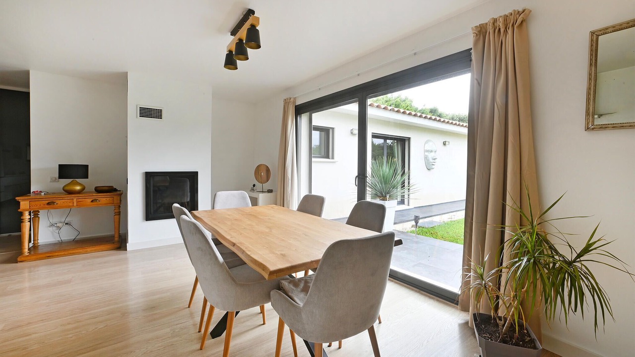 Photo of Bedroom in Saint-Laurent-des-Arbres