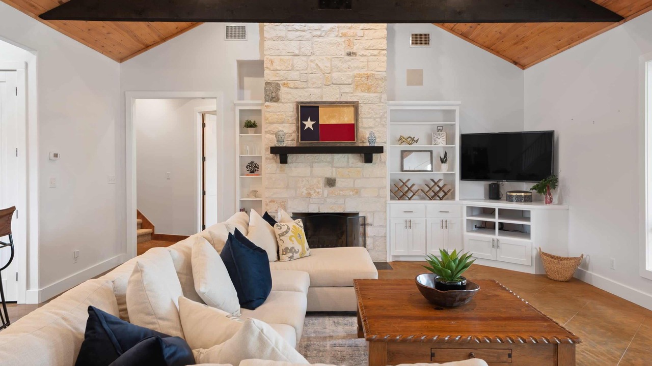 Photo of Livingroom in Horseshoe Bay West