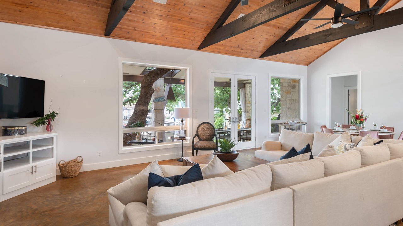 Photo of Livingroom in Horseshoe Bay West