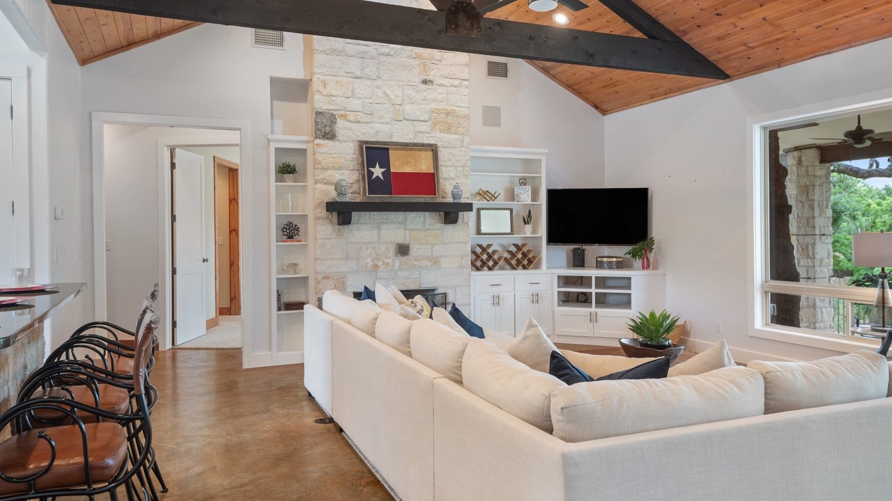 Photo of Livingroom in Horseshoe Bay West