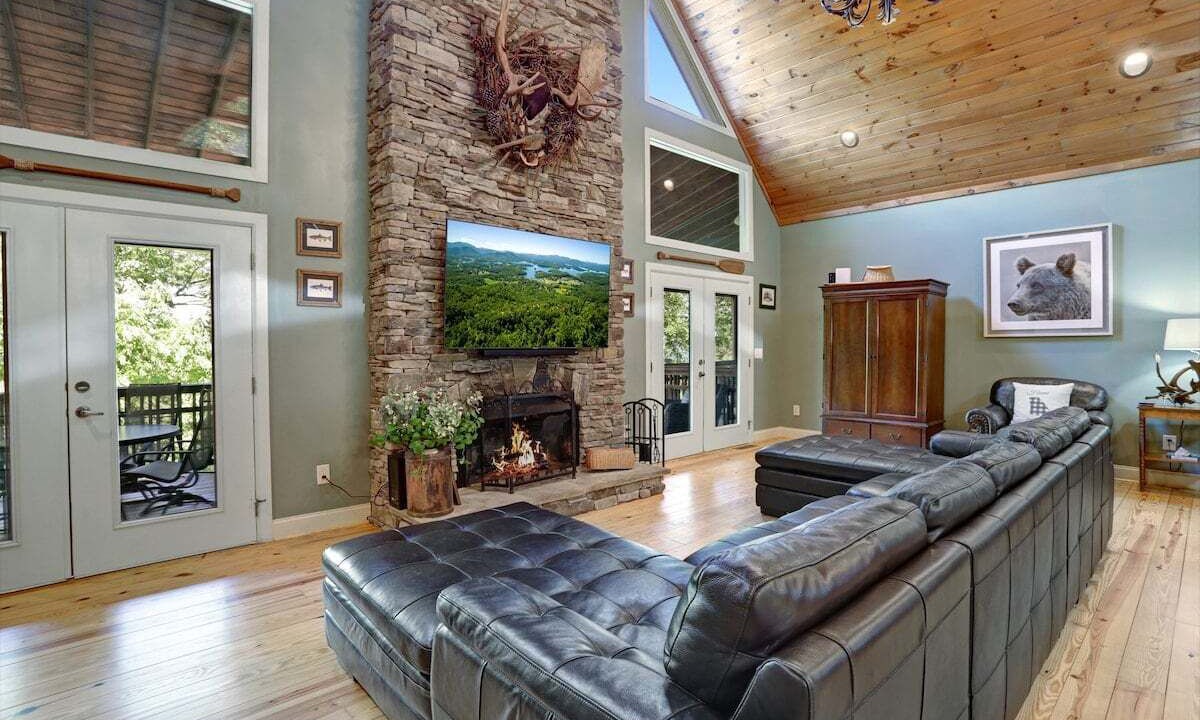 Photo of Livingroom in Hiawassee