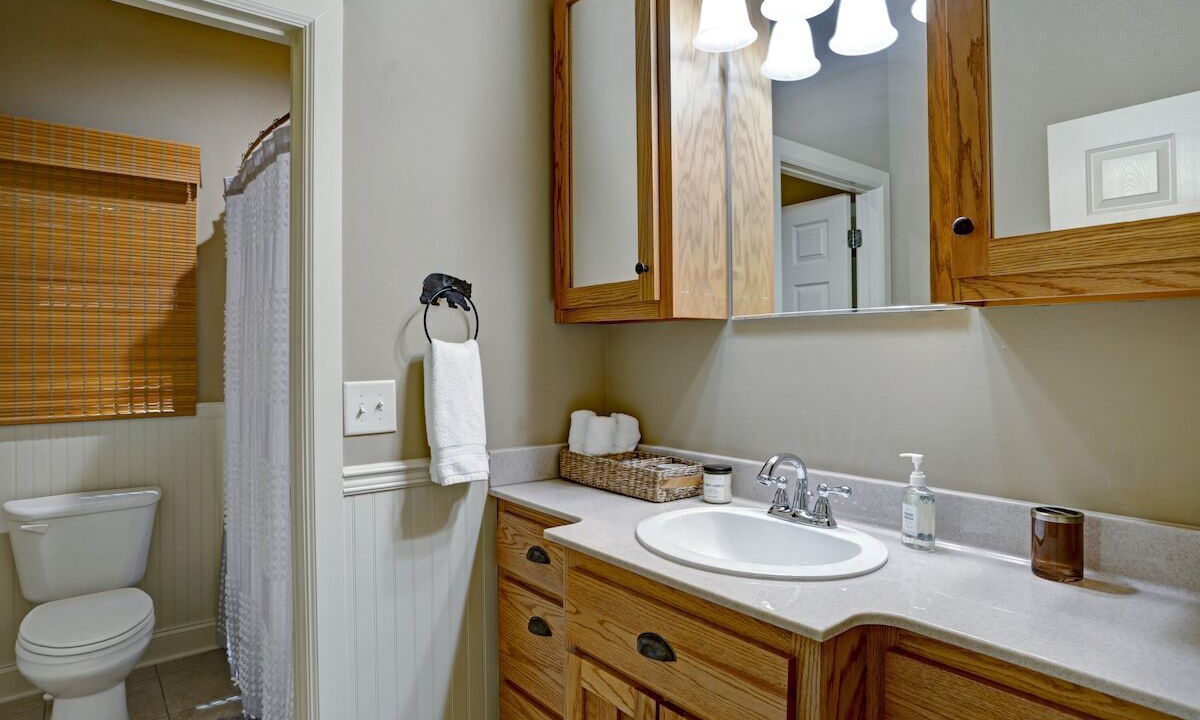 Photo of Bathroom in Hiawassee