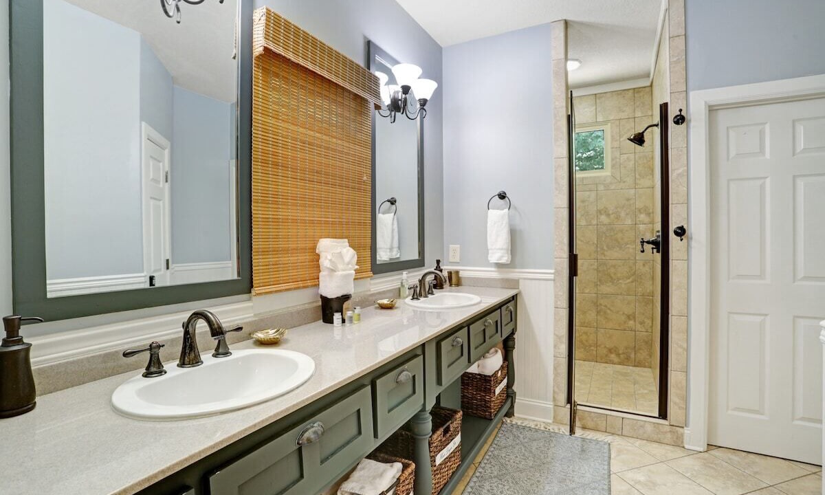 Photo of Bathroom in Hiawassee