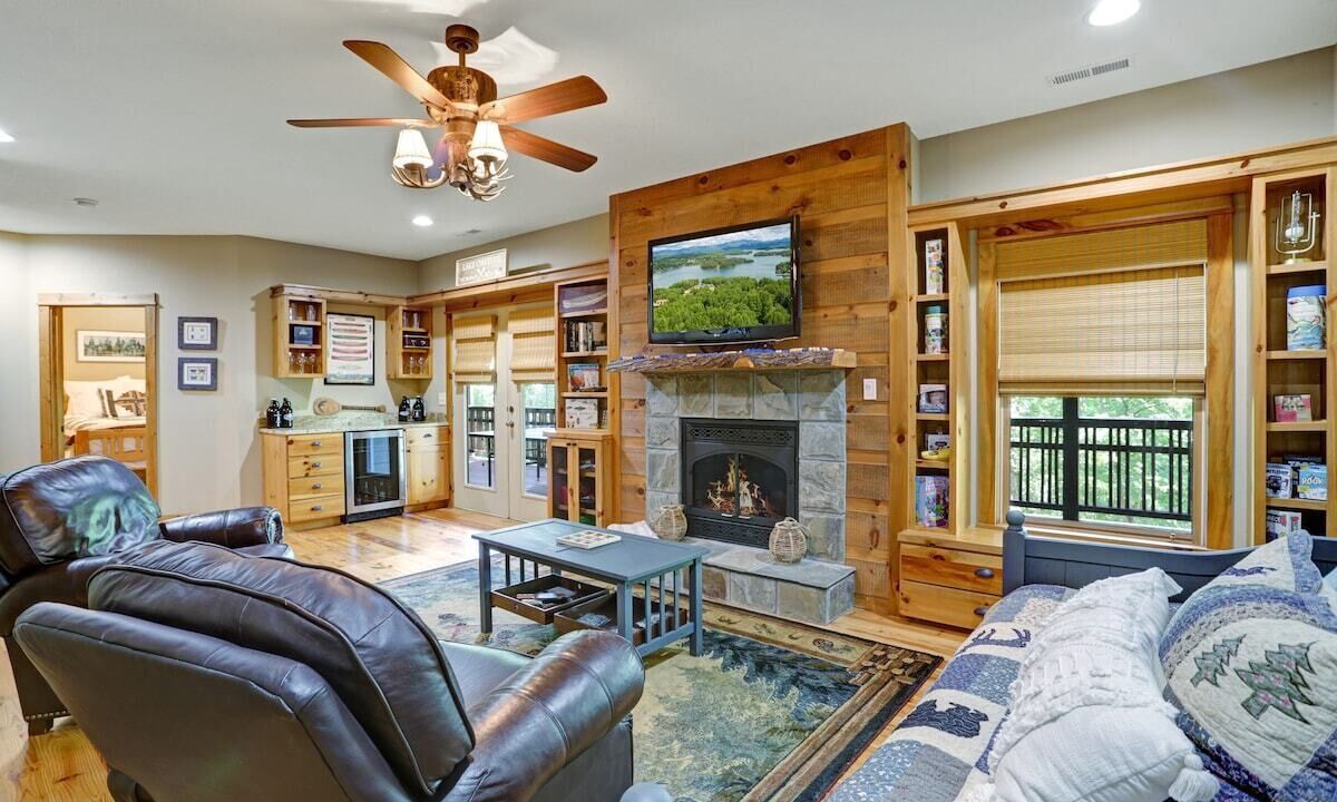 Photo of Livingroom in Hiawassee