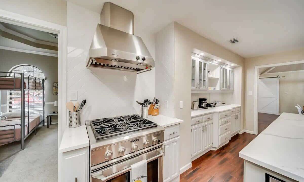 Photo of Kitchen in Far North Dallas