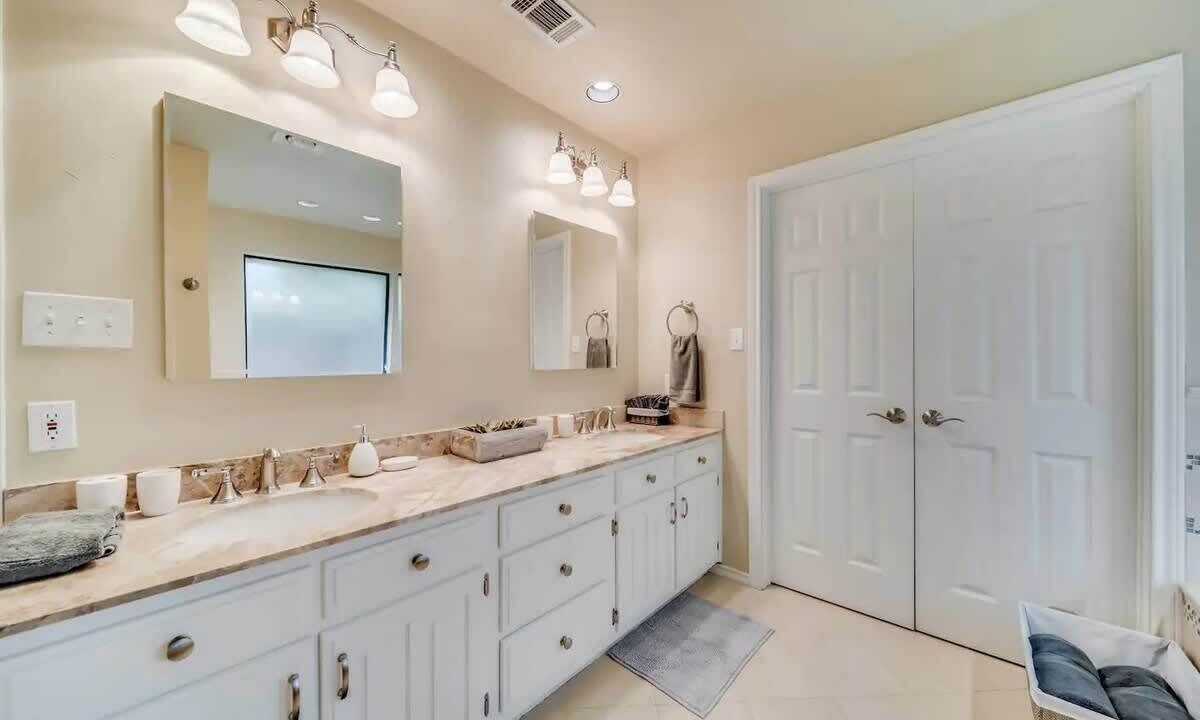 Photo of Bathroom in Far North Dallas