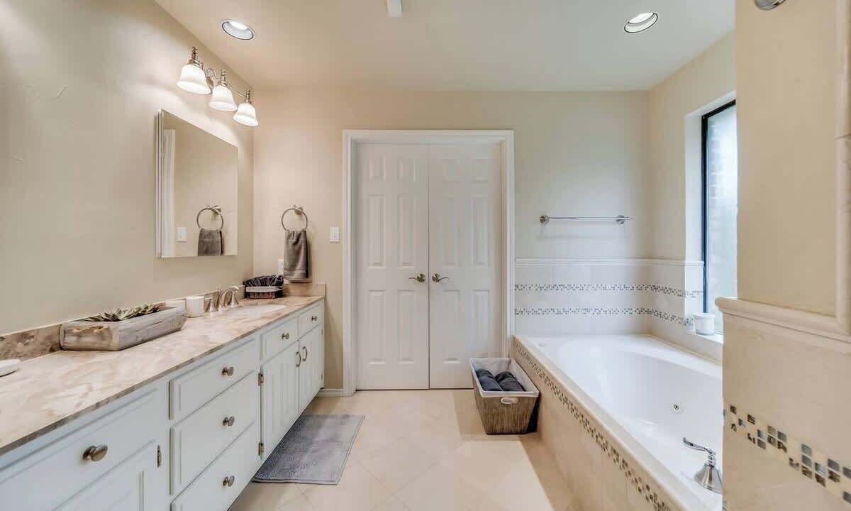 Photo of Bathroom in Far North Dallas