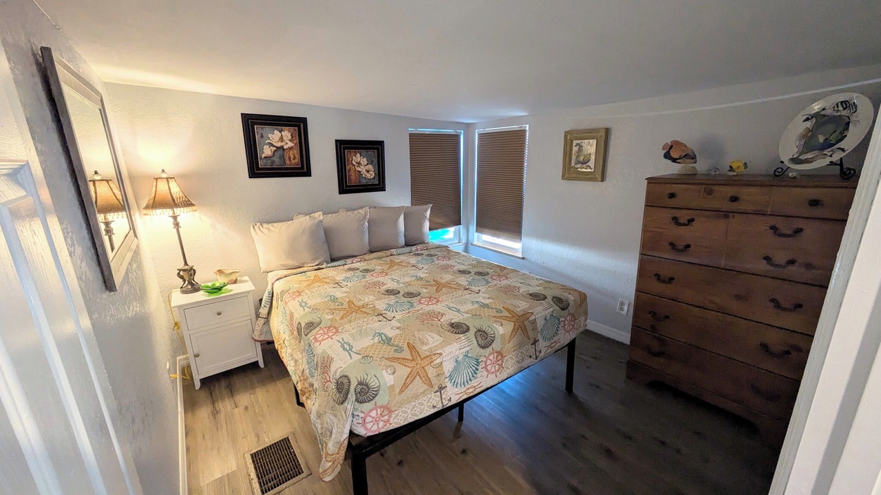 Photo of Bedroom in Weeki Wachee Gardens