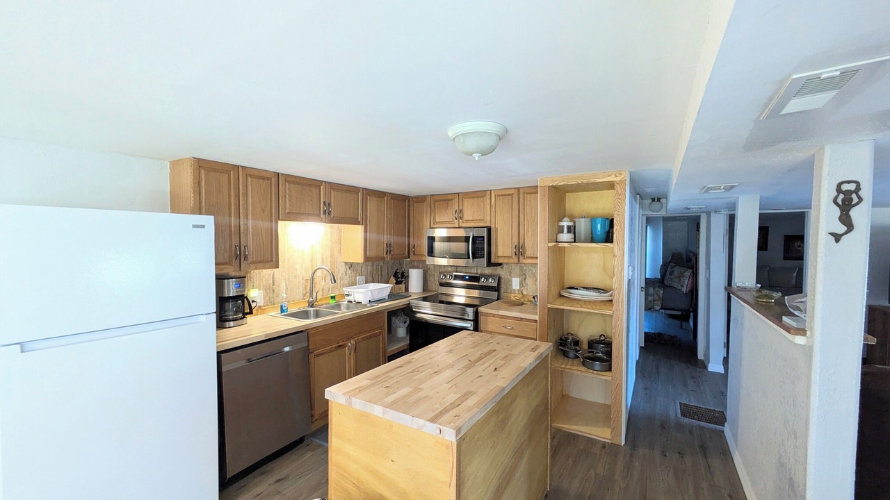 Photo of Kitchen in Weeki Wachee Gardens