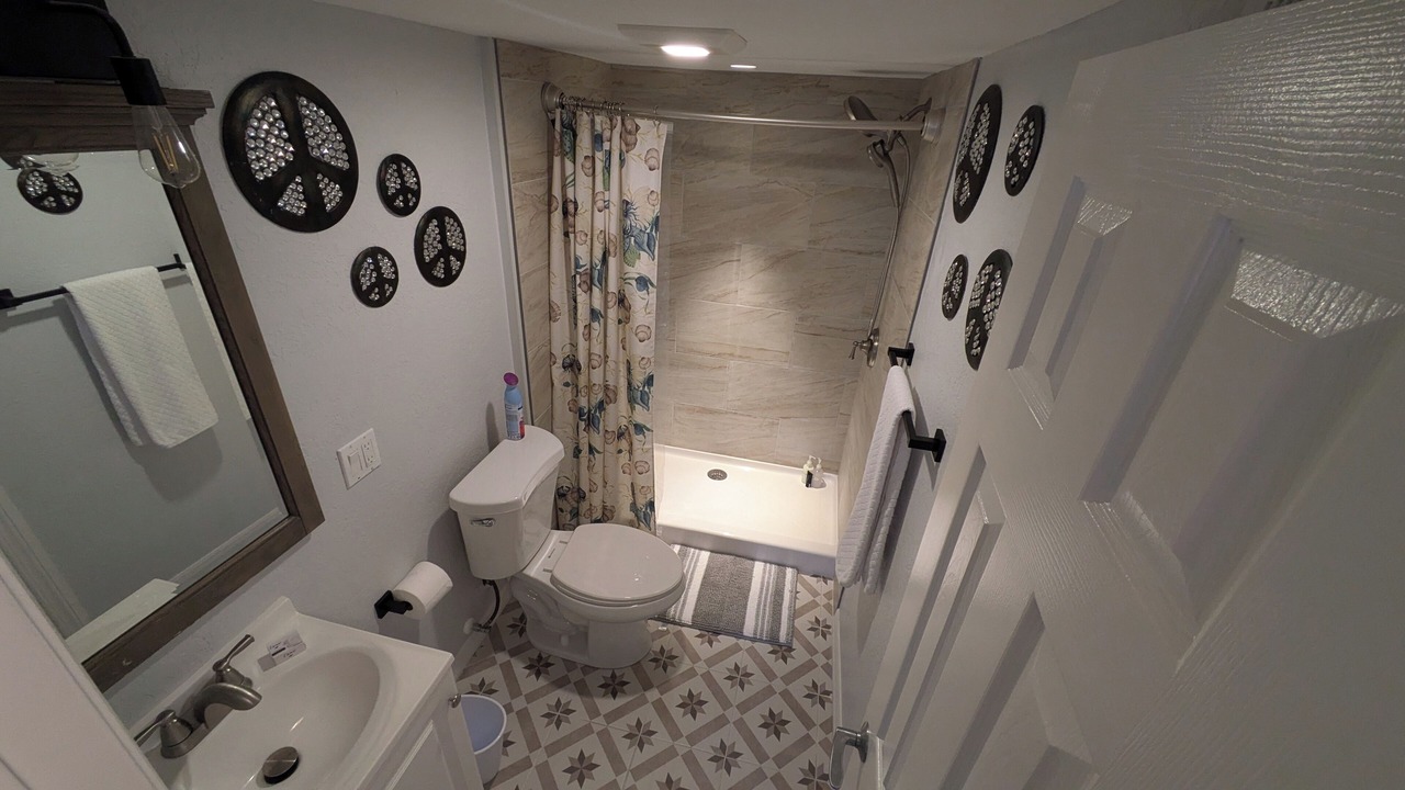 Photo of Bathroom in Weeki Wachee Gardens
