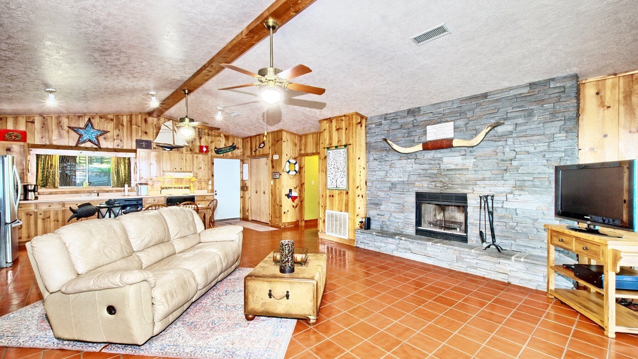 Photo of Livingroom in South Toledo Bend