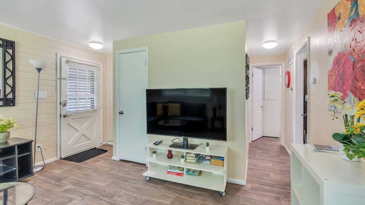 Photo of Livingroom in Lower Avenues