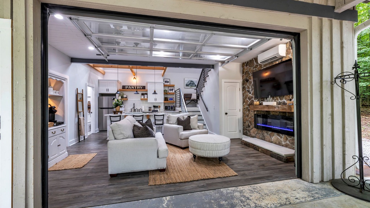 Photo of Livingroom in Cleveland