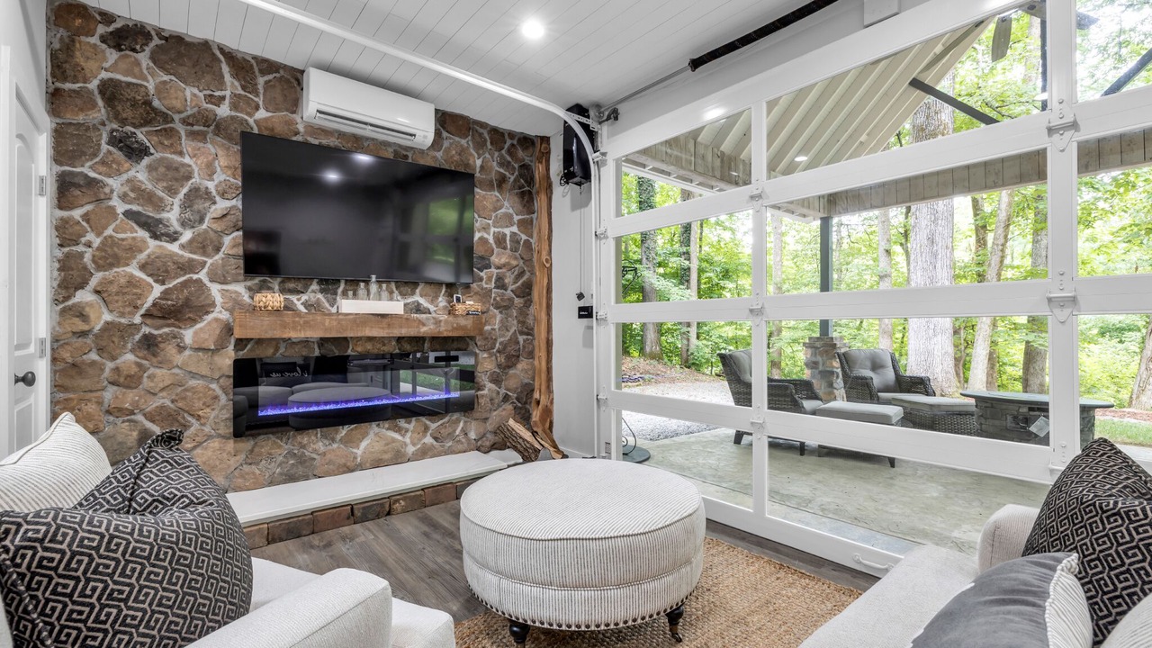 Photo of Livingroom in Cleveland