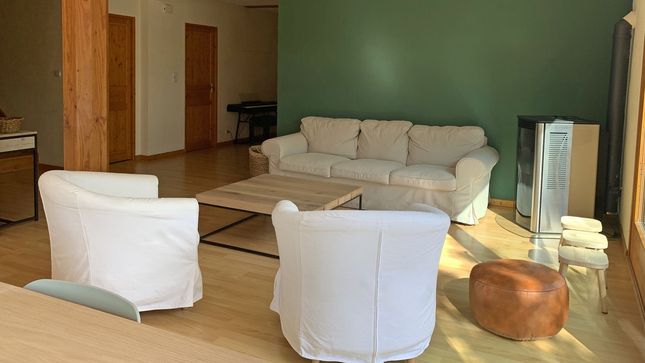 Photo of Livingroom in Puy-Saint-Eusebe