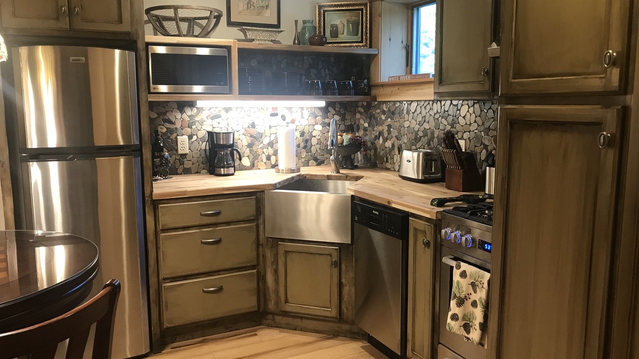 Photo of Kitchen in White Cloud