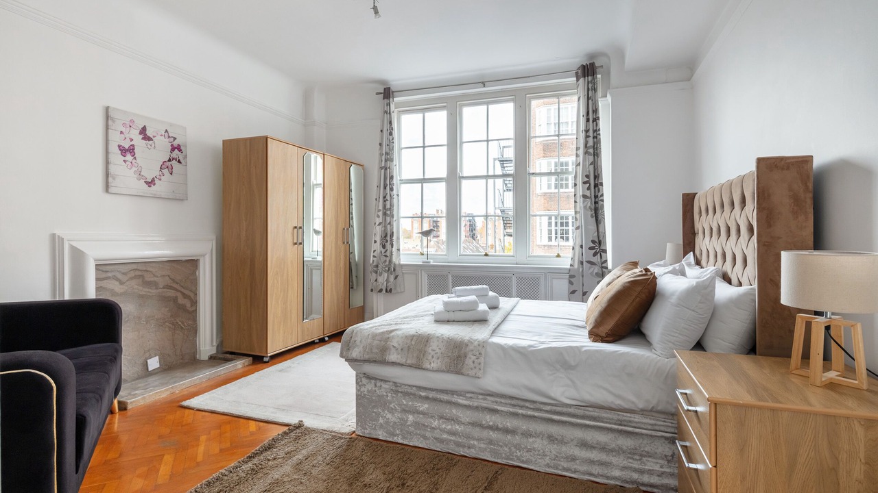 Photo of Bedroom in Lancaster Gate