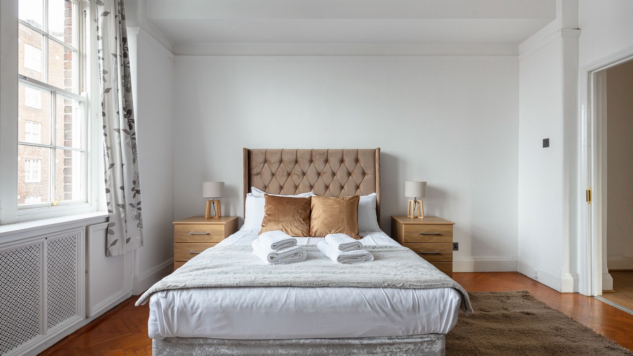 Photo of Bedroom in Lancaster Gate