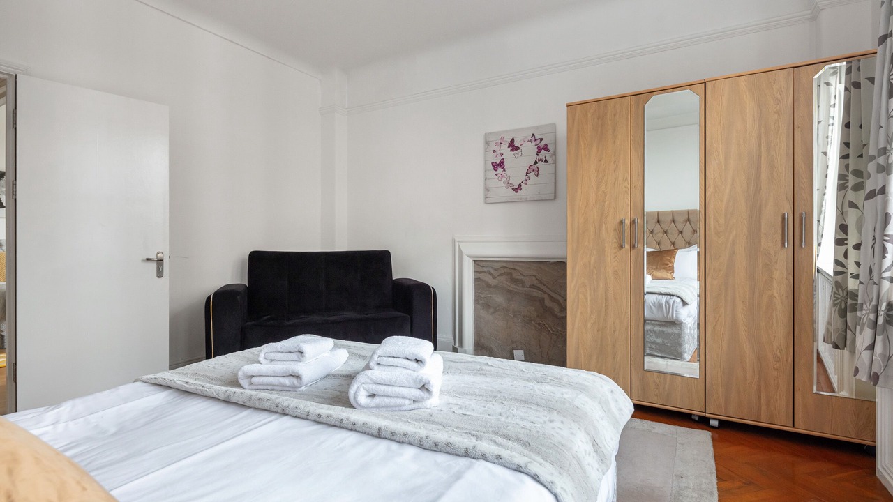 Photo of Bedroom in Lancaster Gate