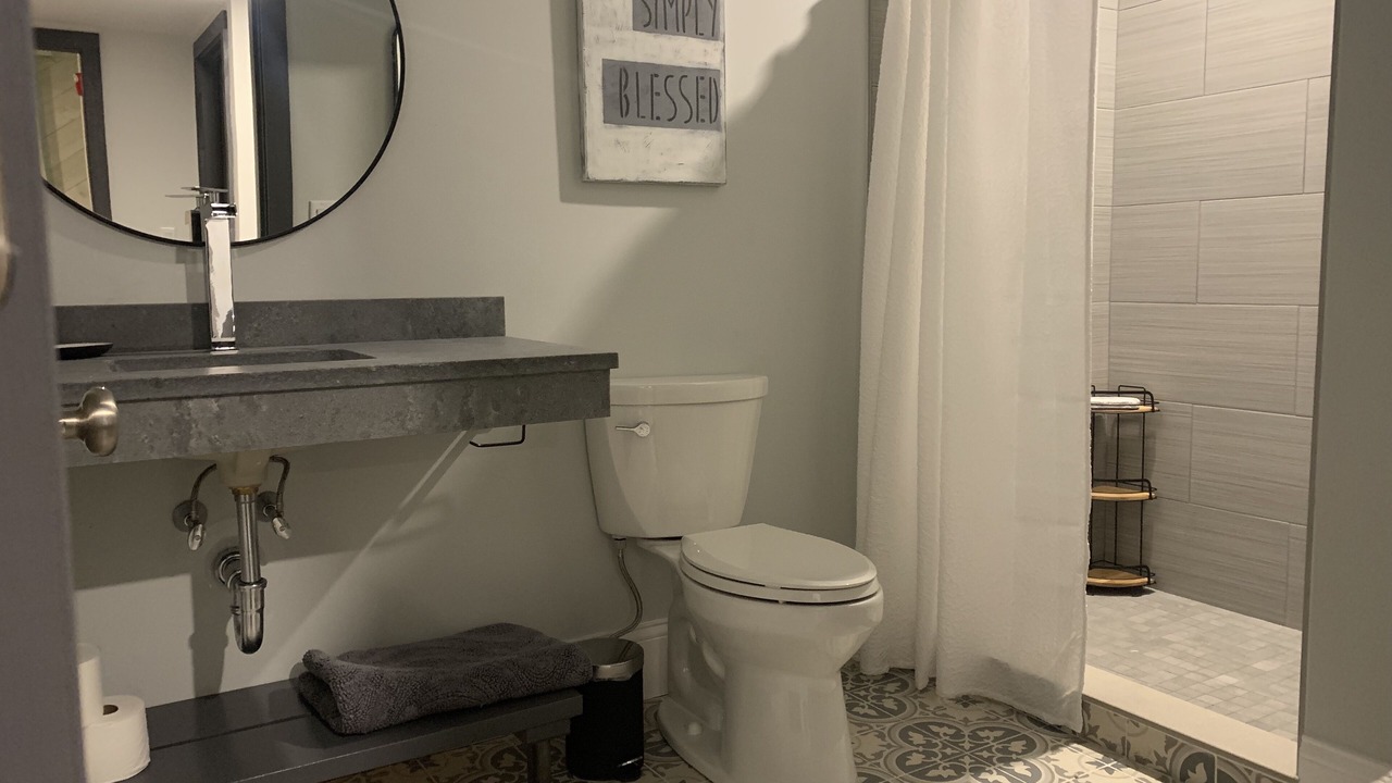 Photo of Bathroom in Teaticket