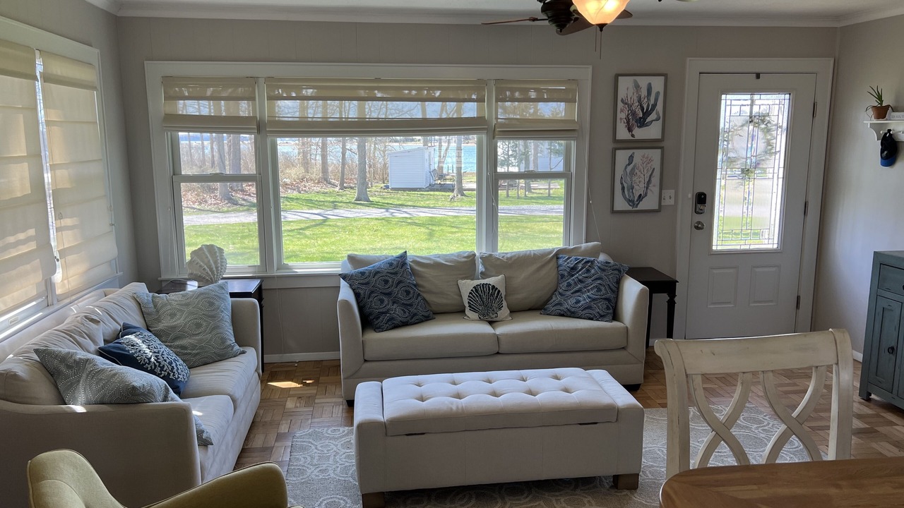 Photo of Livingroom in Southold