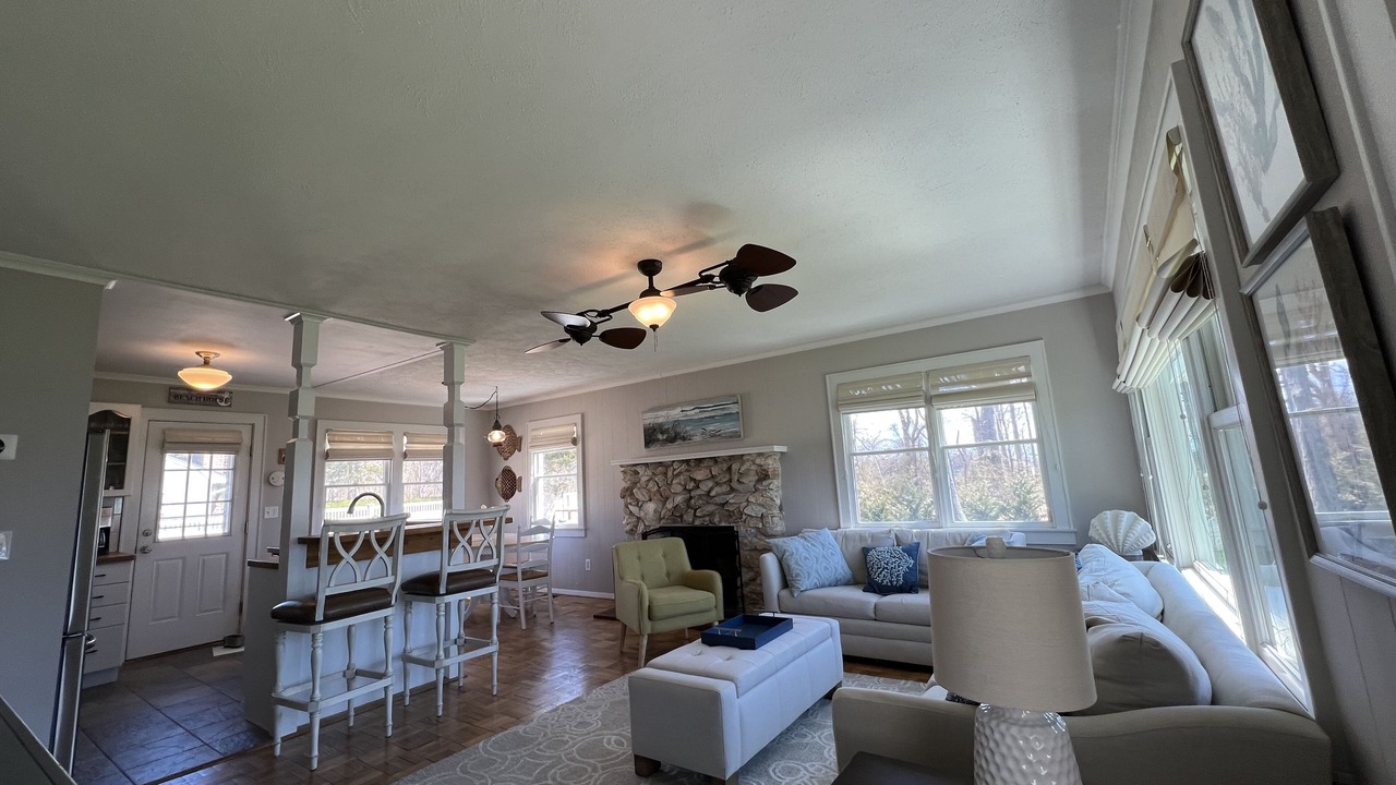 Photo of Livingroom in Southold