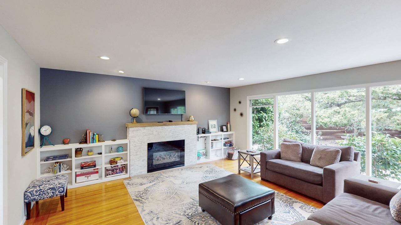 Photo of Livingroom in Junior College Neighborhood Association