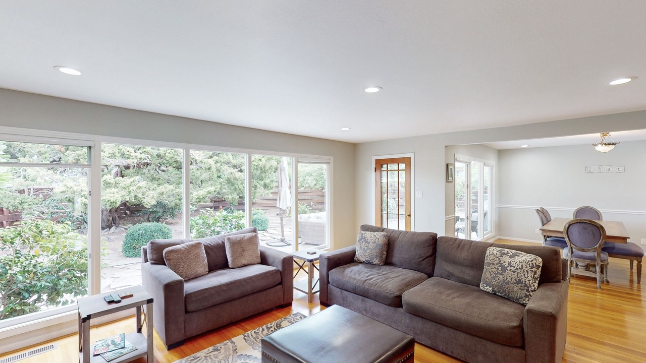 Photo of Livingroom in Junior College Neighborhood Association