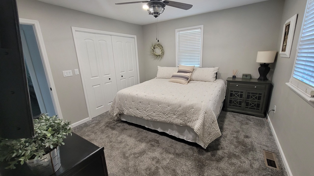 Photo of Bedroom in Hemlock