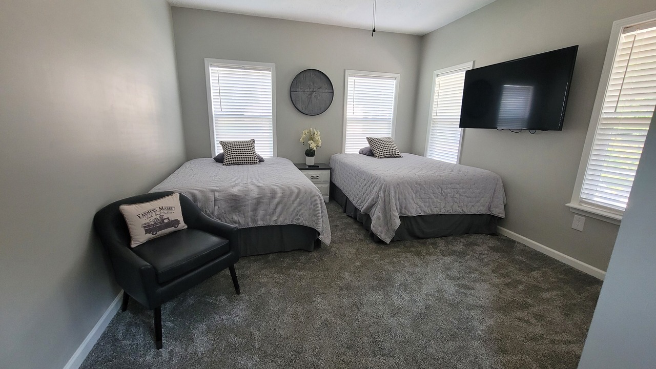 Photo of Bedroom in Hemlock
