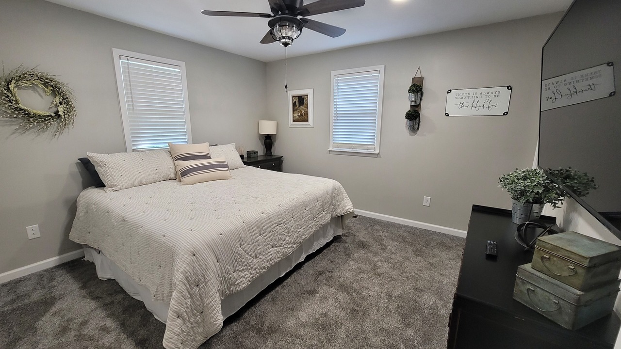 Photo of Bedroom in Hemlock