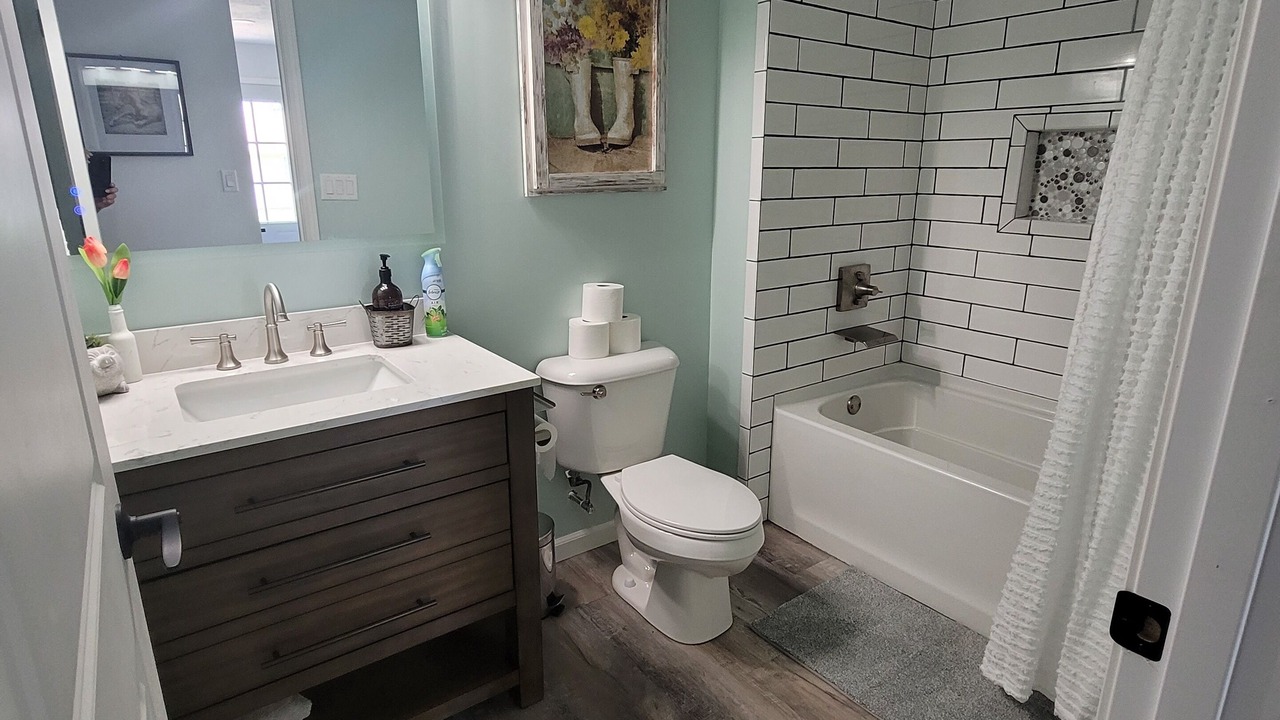 Photo of Bathroom in Hemlock