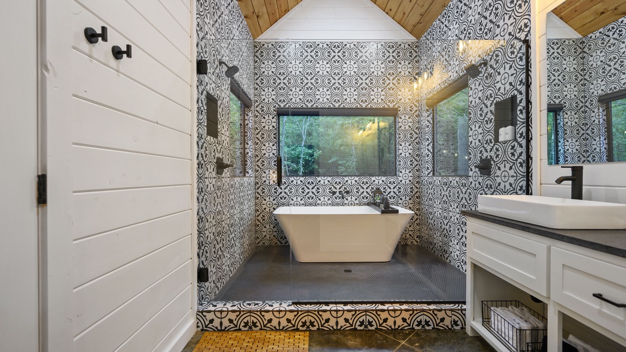 Photo of Bathroom in Broken Bow