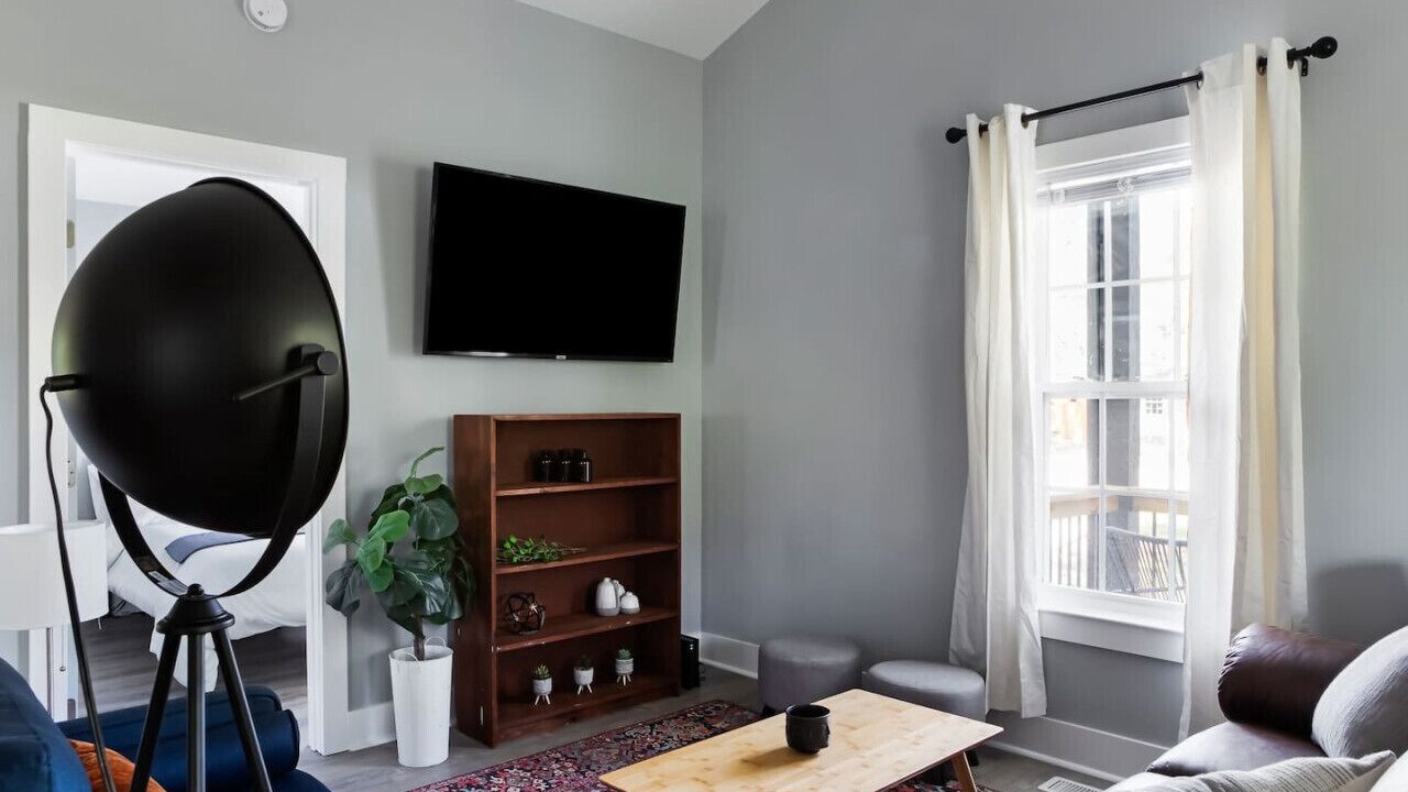 Photo of Livingroom in Southwest Raleigh