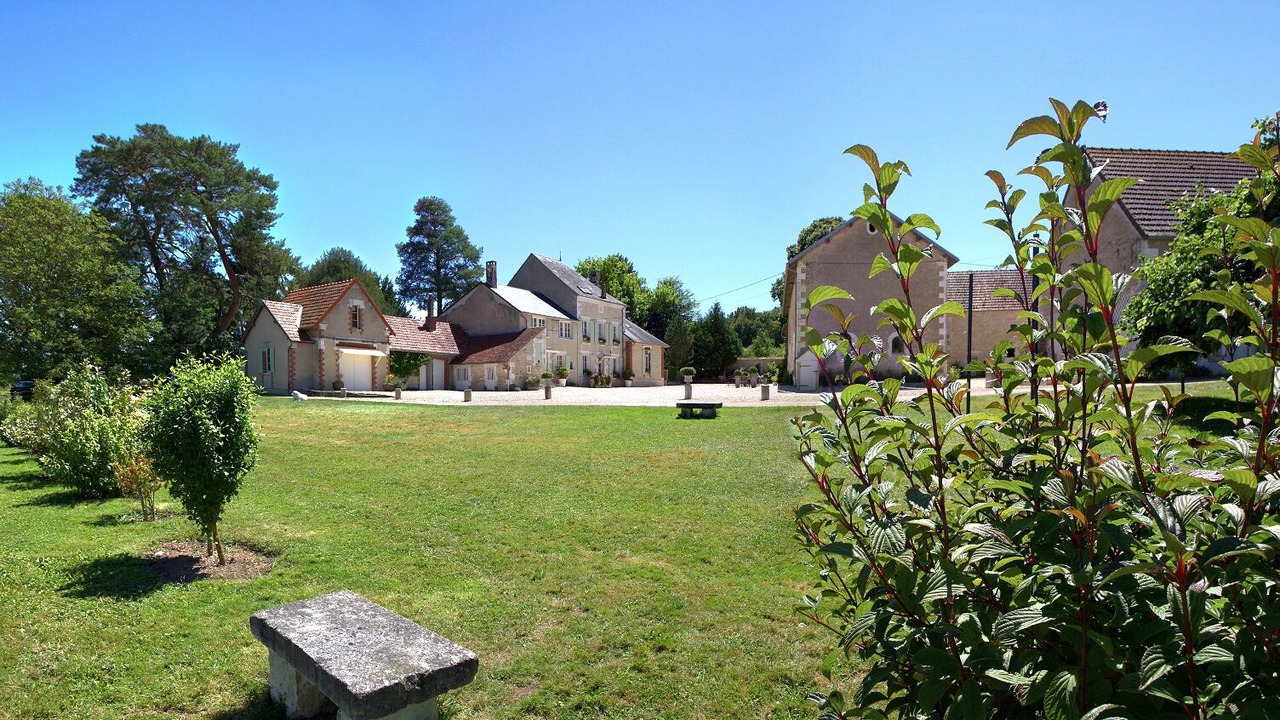 Photo of Outdoor in Druyes-les-Belles-Fontaines
