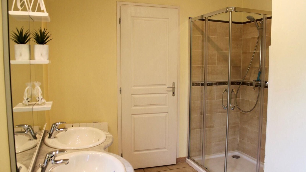 Photo of Bathroom in Saint-Berain-sous-Sanvignes