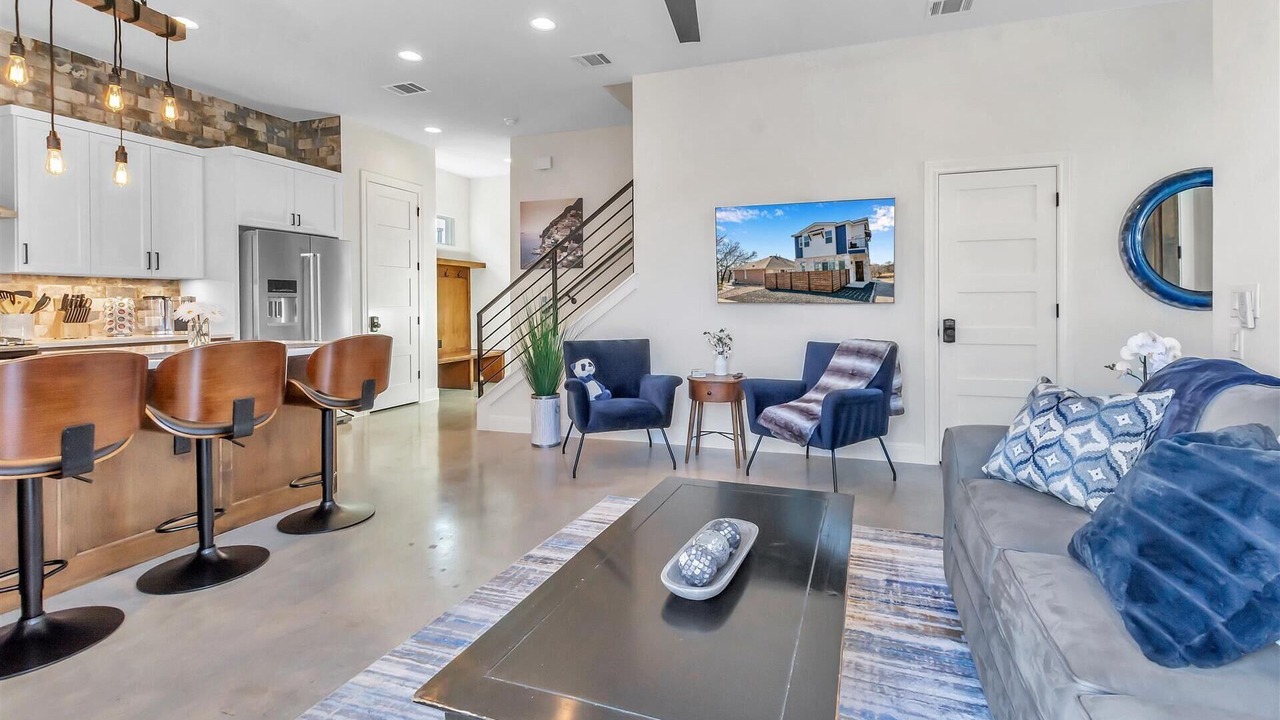 Photo of Livingroom in Blackshear-Prospect Hill