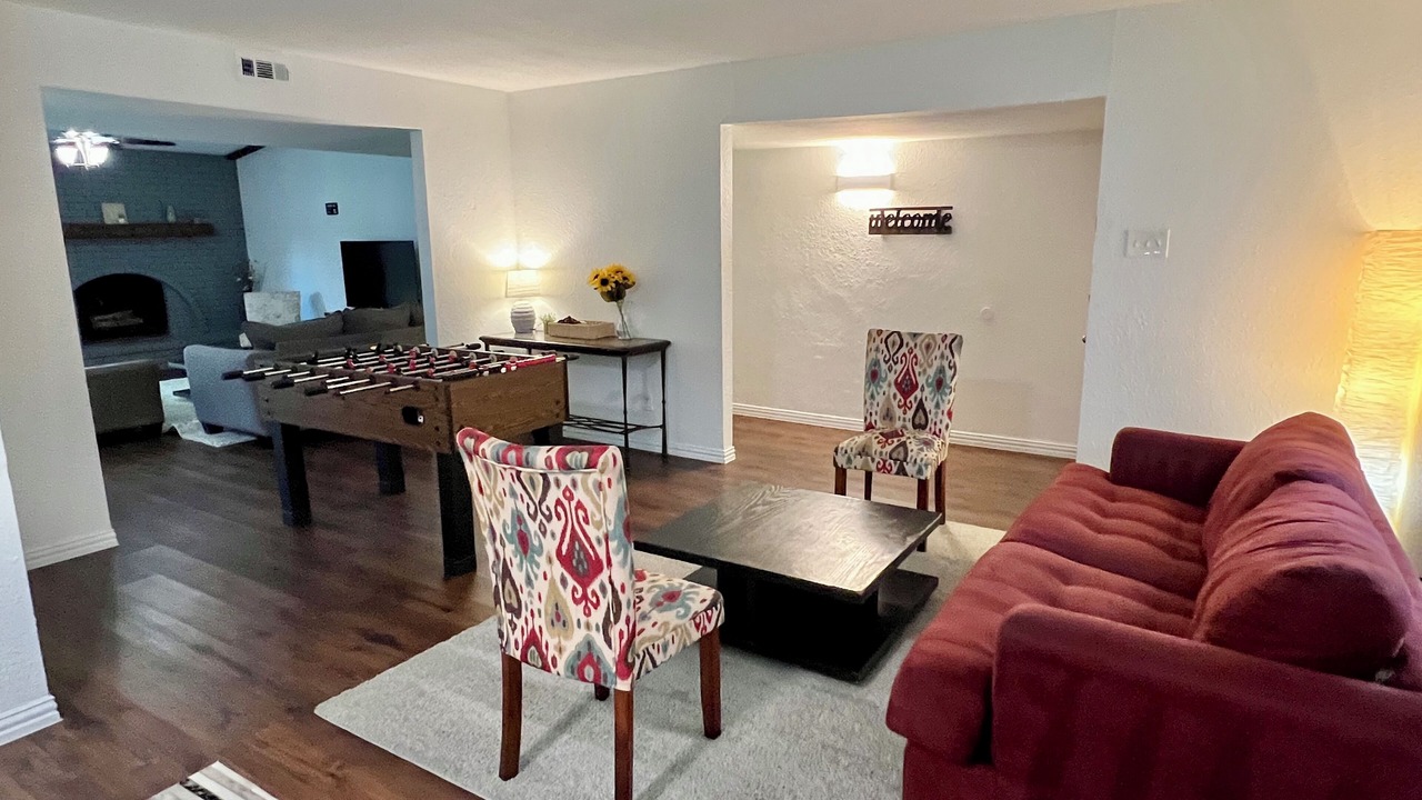 Photo of Livingroom in Northeast Carrollton