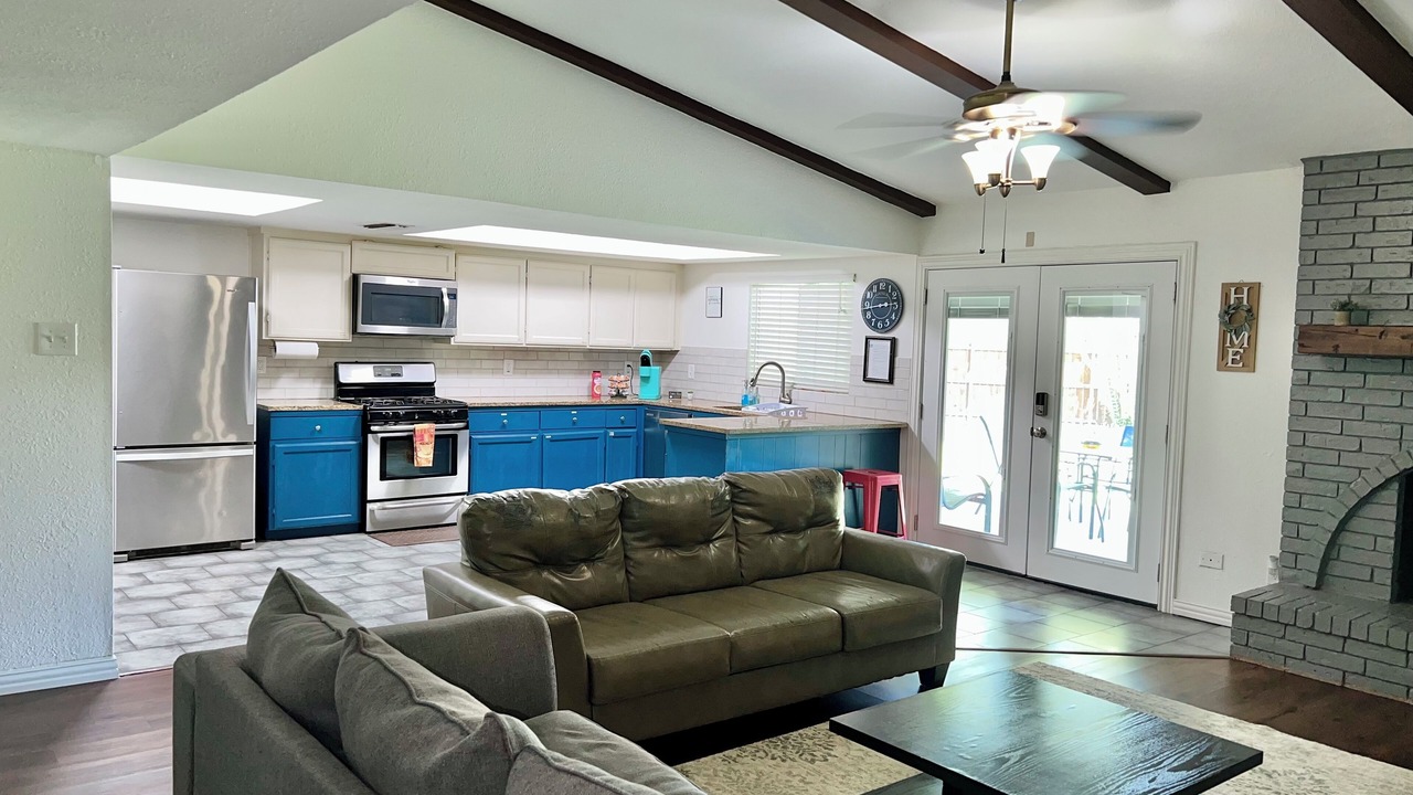 Photo of Livingroom in Northeast Carrollton