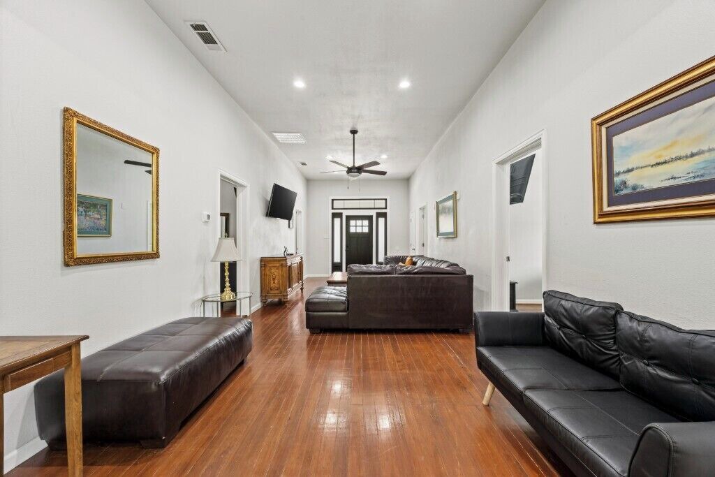 Photo of Livingroom in Oak Cliff