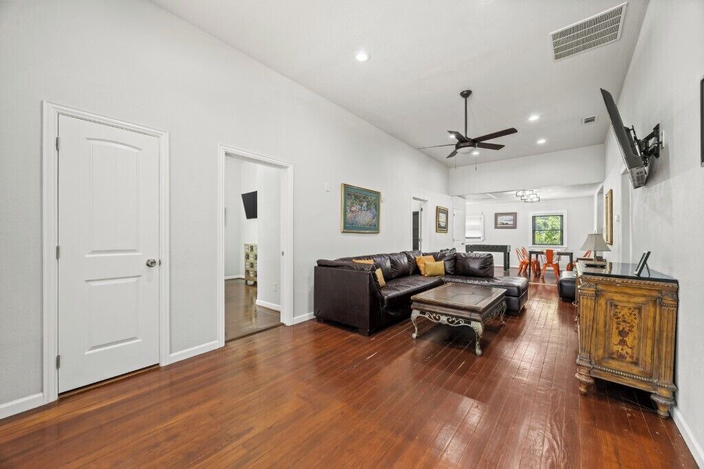 Photo of Livingroom in Oak Cliff