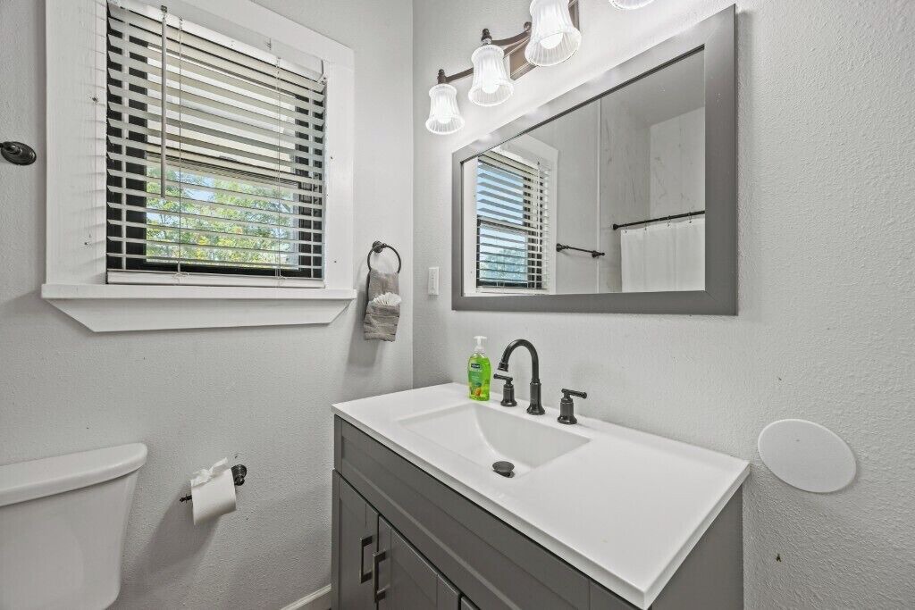 Photo of Bathroom in Oak Cliff