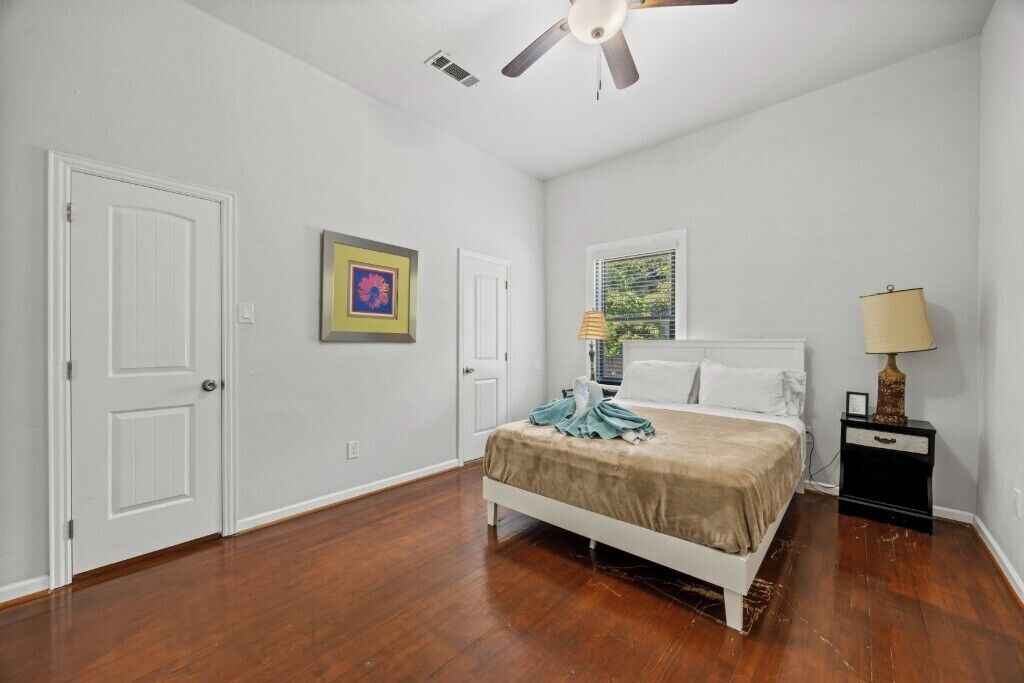 Photo of Bedroom in Oak Cliff