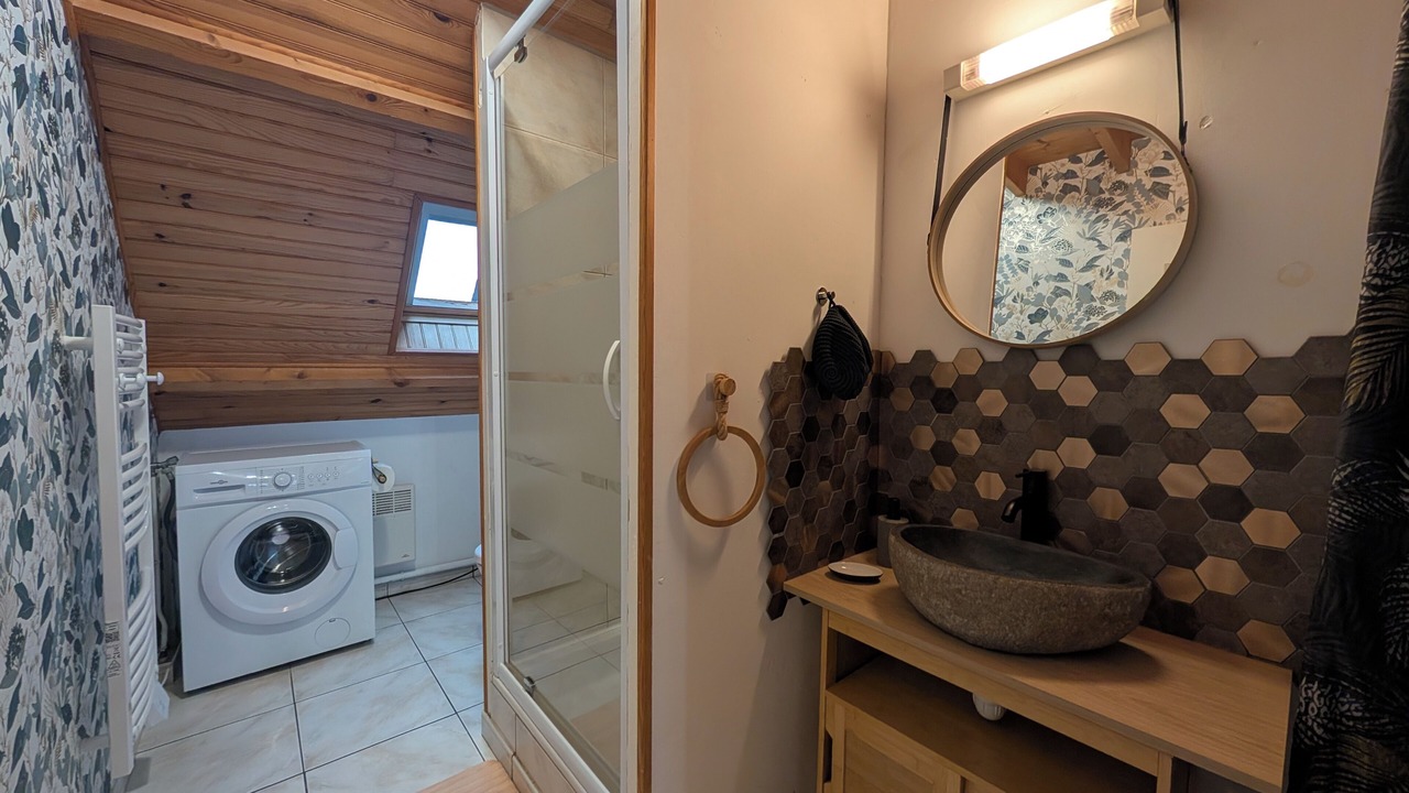 Photo of Bathroom in Surtainville